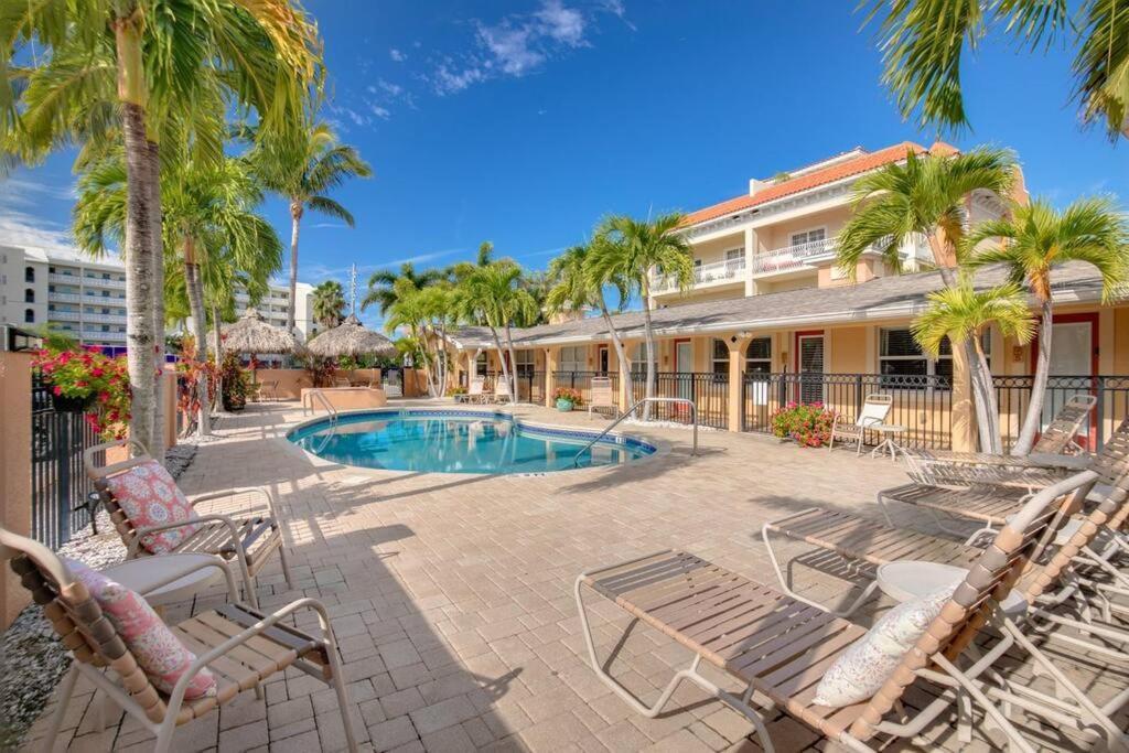 Steps To The Beach And Restaurants! - Coconut Villa'S Suite 1 St. Pete Beach Eksteriør bilde