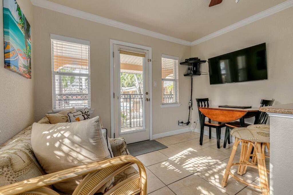 Steps To The Beach And Restaurants! - Coconut Villa'S Suite 1 St. Pete Beach Eksteriør bilde