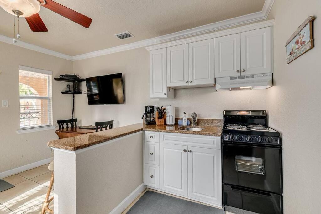 Steps To The Beach And Restaurants! - Coconut Villa'S Suite 1 St. Pete Beach Eksteriør bilde
